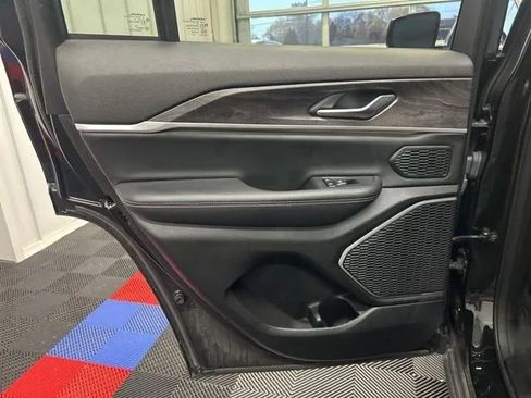 Used 2022 Jeep Grand Cherokee Limited 4xe AWD/4WD image 11