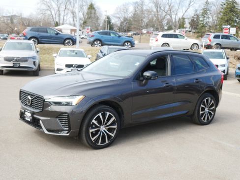 Certified 2025 Volvo XC60 B5 Plus image 3