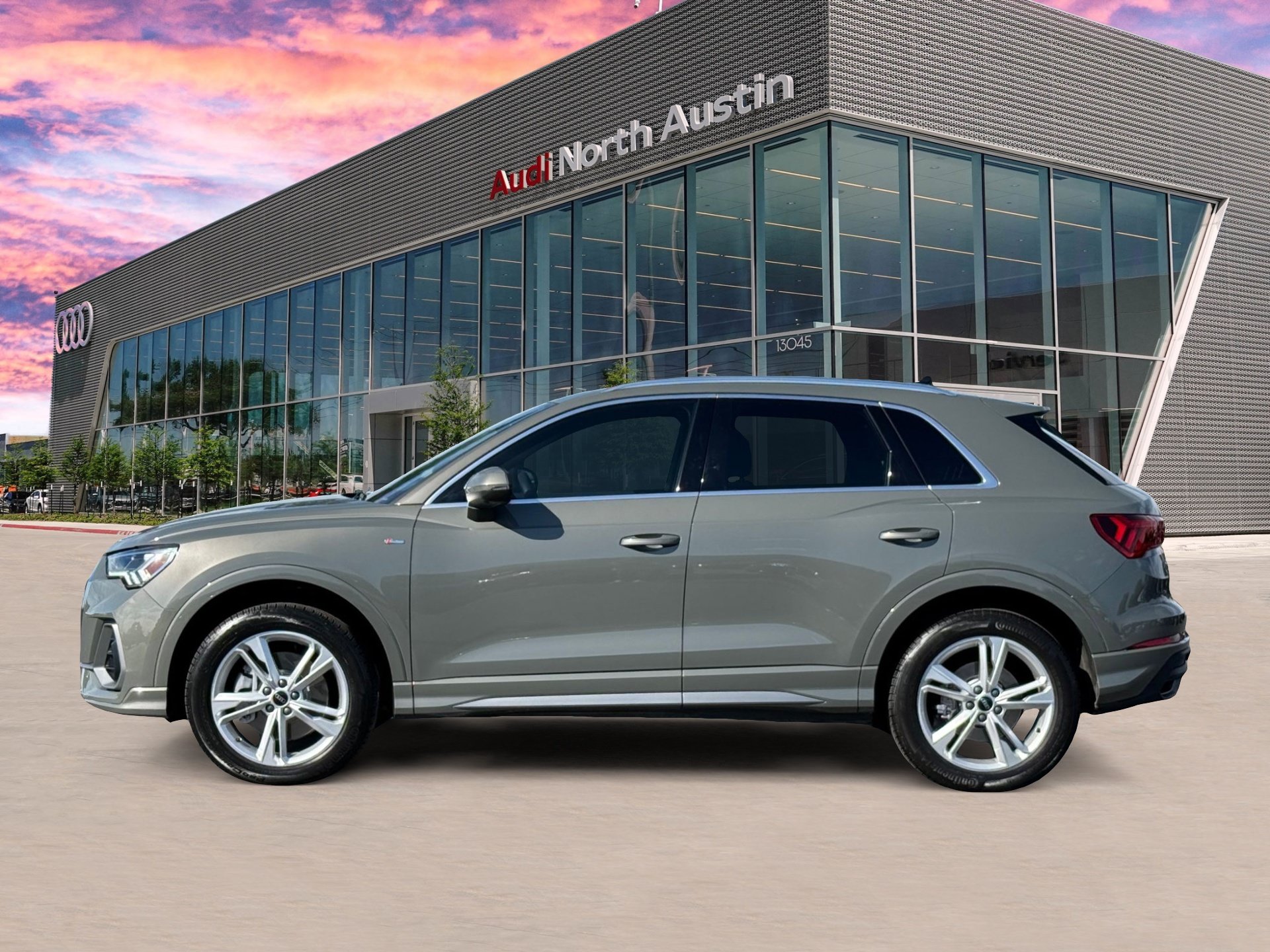 Used 2024 Audi Q3 2.0T Premium Plus w/ Premium Plus Package AWD/4WD image 8