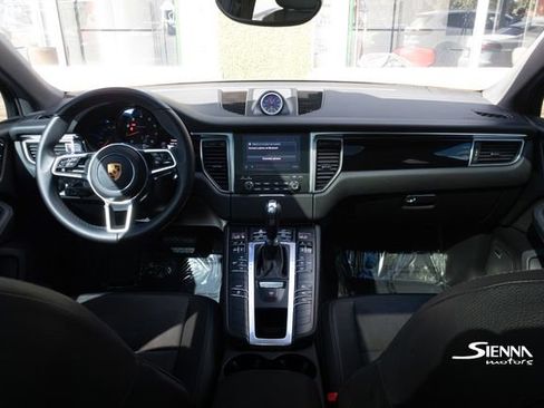 Used 2018 Porsche Macan image 30