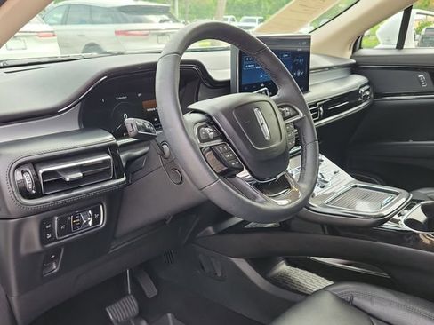 Certified 2023 Lincoln Nautilus FWD w/ Premium Package image 10
