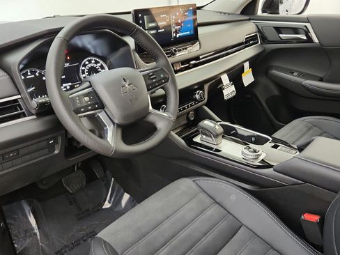 Used 2025 Mitsubishi Outlander SE AWD/4WD image 7