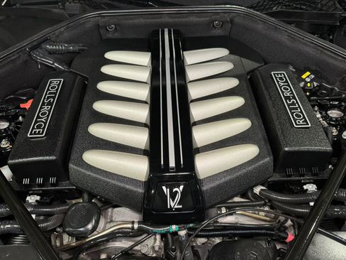 Used 2017 Rolls-Royce Dawn image 47