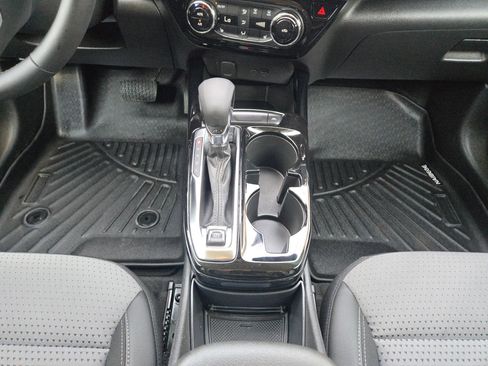 Used 2024 Chevrolet Trax LT w/ Driver Confidence Package image 19