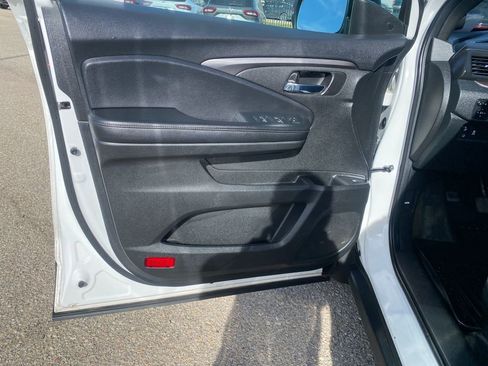 Used 2022 Honda Pilot Sport image 11