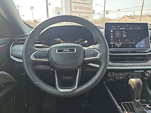 Used 2023 Jeep Compass Latitude AWD/4WD image 18