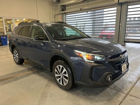 Certified 2025 Subaru Outback Premium image 1