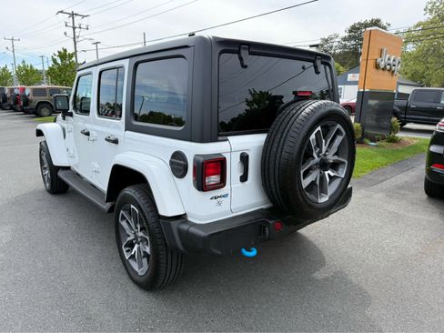 Used 2024 Jeep Wrangler Unlimited w/ Convenience Group AWD/4WD image 6