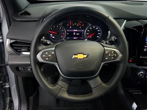 Used 2023 Chevrolet Traverse LT FWD image 19