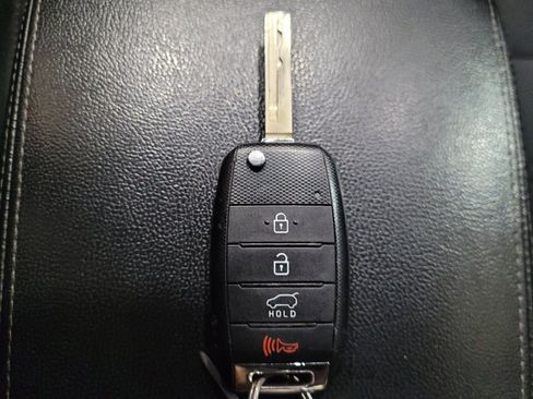 Used 2019 Kia Sorento AWD image 32