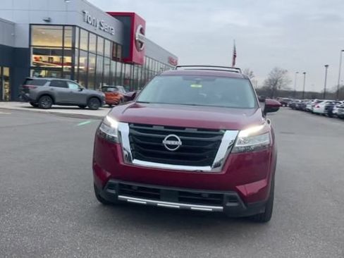 Used 2023 Nissan Pathfinder SL w/ SL Premium Package AWD/4WD image 3