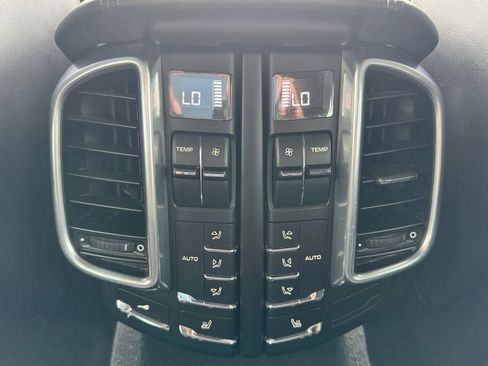 Used 2012 Porsche Cayenne S AWD/4WD image 38