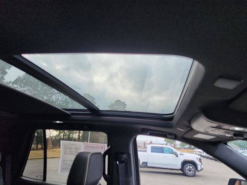 Certified 2022 GMC Yukon SLT w/ SLT Premium Package image 9