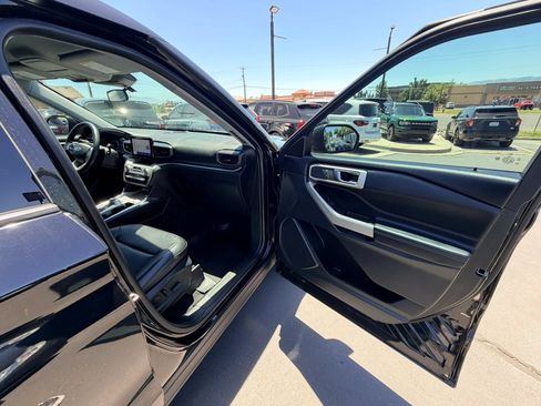 Used 2021 Ford Explorer XLT w/ Equipment Group 202A AWD/4WD image 21