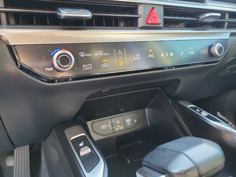 Certified 2025 Kia Sorento S w/ Panoramic Sunroof Package FWD image 19