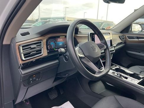 Used 2024 Volkswagen Atlas SE image 9
