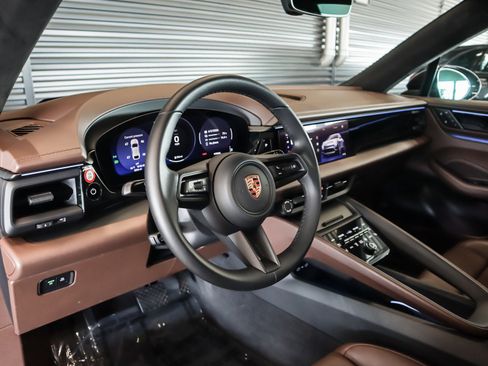 Used 2025 Porsche Macan Electric w/ Premium Package RWD image 4