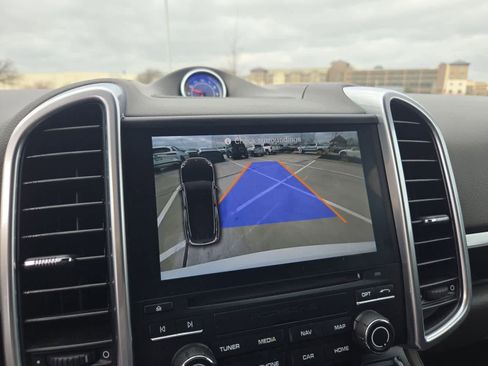 Used 2017 Porsche Cayenne image 30