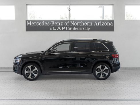 Used 2024 Mercedes-Benz GLB 250 GLB 250 w/ Exclusive Package image 2