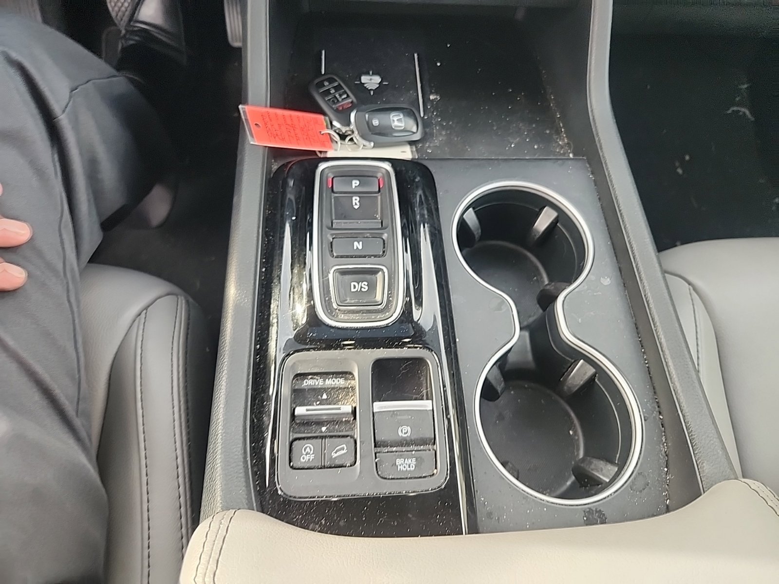 Used 2024 Honda Pilot Touring image 13