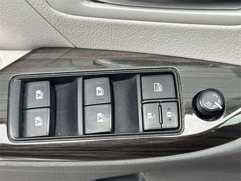 Used 2020 Toyota Sienna XLE image 23