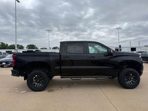 Used 2020 Chevrolet Silverado 1500 LT Trail Boss w/ Midnight Edition AWD/4WD image 2