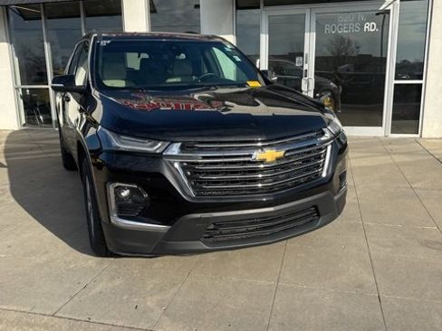Used 2023 Chevrolet Traverse LT image 1