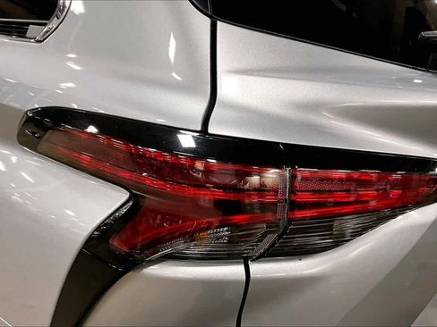 New 2025 Toyota Sienna Limited image 14