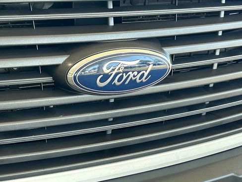 Used 2018 Ford Transit 150 130 Medium Roof RWD image 17