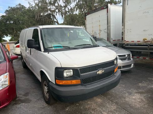 Used 2017 Chevrolet Express 3500 Extended image 3