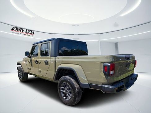 New 2025 Jeep Gladiator Sport image 5