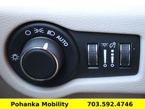 Used 2024 Chrysler Voyager LX image 16