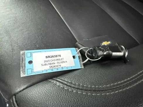 Used 2025 Chevrolet Suburban Z71 AWD/4WD image 33