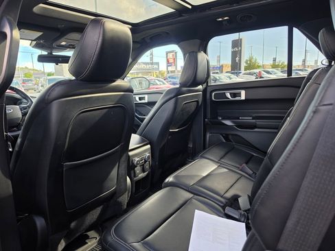 Used 2020 Ford Explorer XLT w/ Equipment Group 202A image 12