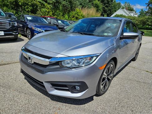 Used 2018 Honda Civic EX-T image 2