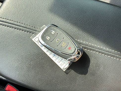 Used 2020 Chevrolet Malibu LT FWD image 27