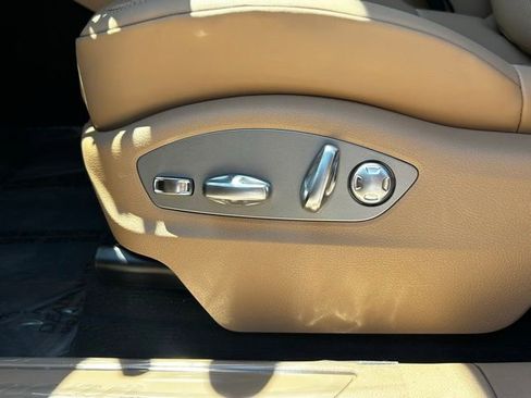 Certified 2026 Porsche Macan image 17