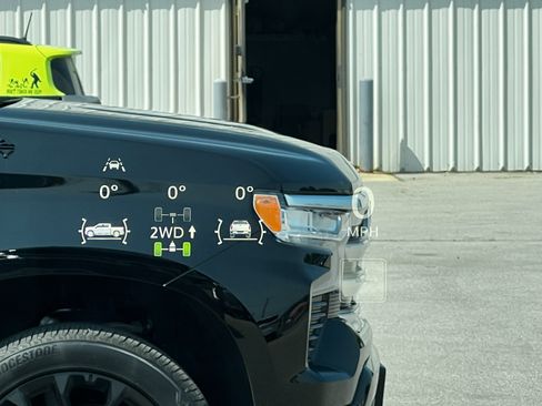 Used 2021 Chevrolet Silverado 1500 High Country w/ Technology Package image 15