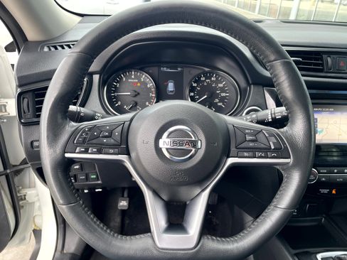 Used 2017 Nissan Rogue SV w/ SV Premium Package AWD/4WD image 13