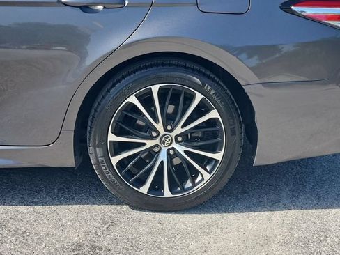 Used 2020 Toyota Camry SE w/ Sunroof Package FWD image 31