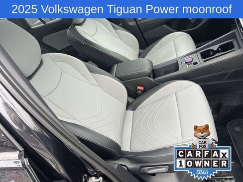 Used 2025 Volkswagen Tiguan SE R-Line image 22