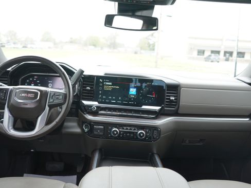 Used 2025 GMC Sierra 2500 SLT w/ SLT Convenience Package image 21