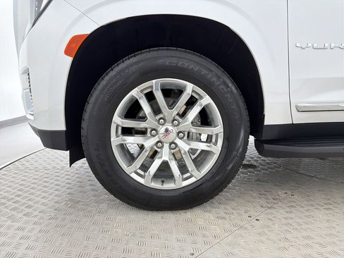 Used 2024 GMC Yukon XL SLT w/ SLT Premium Package AWD/4WD image 11