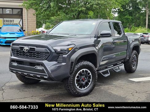 Used 2024 Toyota Tacoma TRD Off-Road image 1