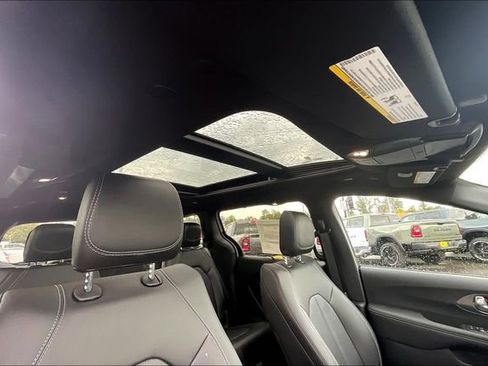 New 2026 Chrysler Pacifica Select image 22