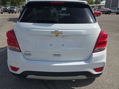 Used 2022 Chevrolet Trax LT w/ LT Convenience Package FWD image 4