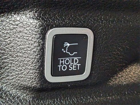 Certified 2023 Jeep Grand Cherokee L Laredo image 27