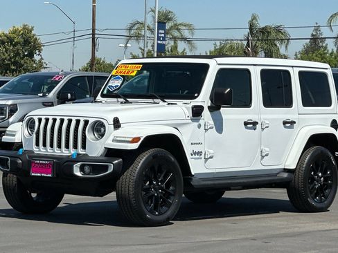 Used 2022 Jeep Wrangler Unlimited Sahara AWD/4WD image 9
