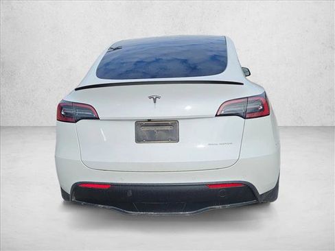 Used 2022 Tesla Model Y Long Range image 6