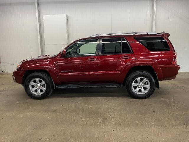 Used 2005 Toyota 4Runner SR5 AWD/4WD image 2